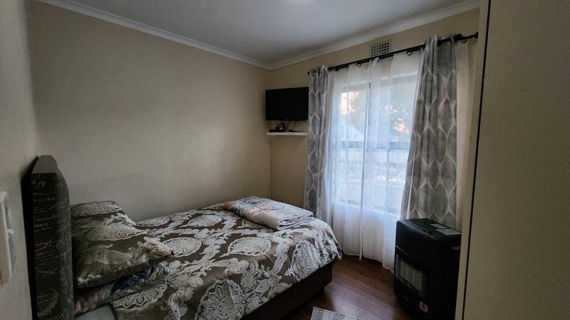 2 Bedroom Property for Sale in Buhrein Western Cape